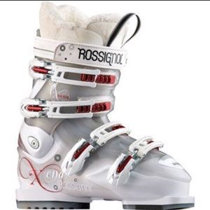 Woman's  Xxena 60 rossignol ski boot!
